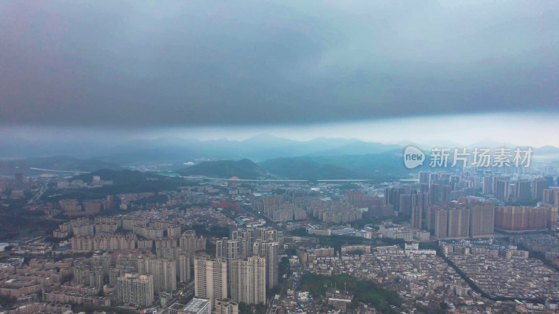 城市极端天气暴雨来袭航拍广东中山