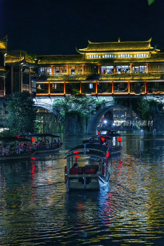 湖南湘西凤凰古城夜景