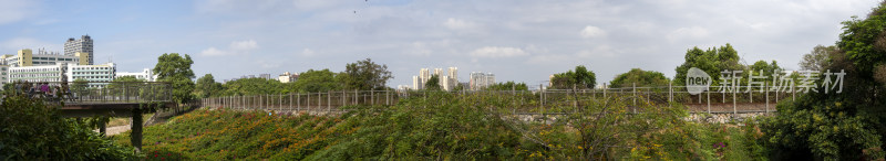 平盐铁路铁轨穿行于深圳塘坑背水库群碧道