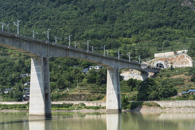 成昆铁路复线苦竹林隧道