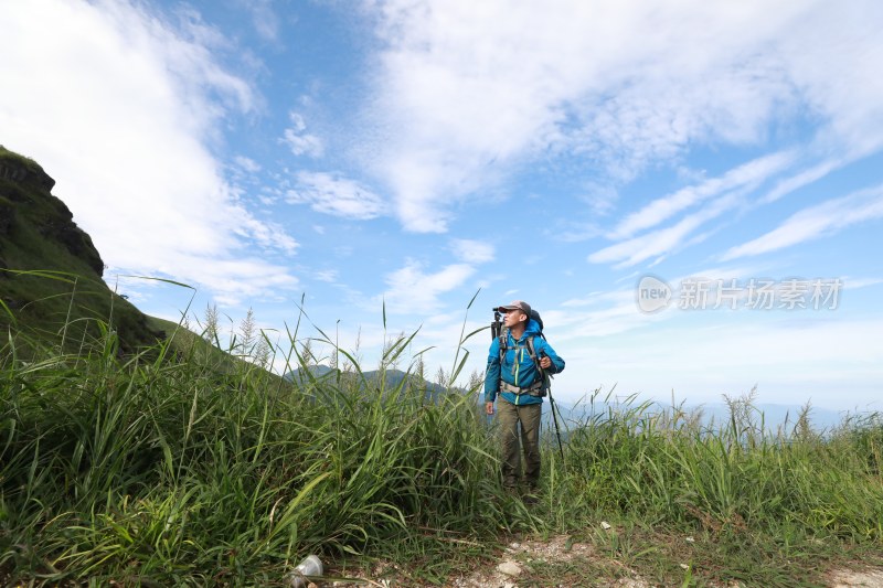 山间草地与层叠山脉风景  武功山 徒步