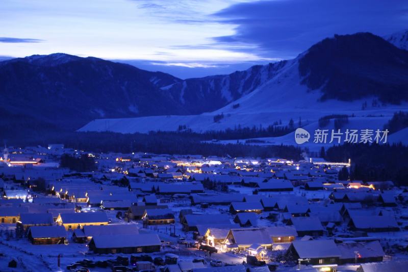 雪后山村暮色全景