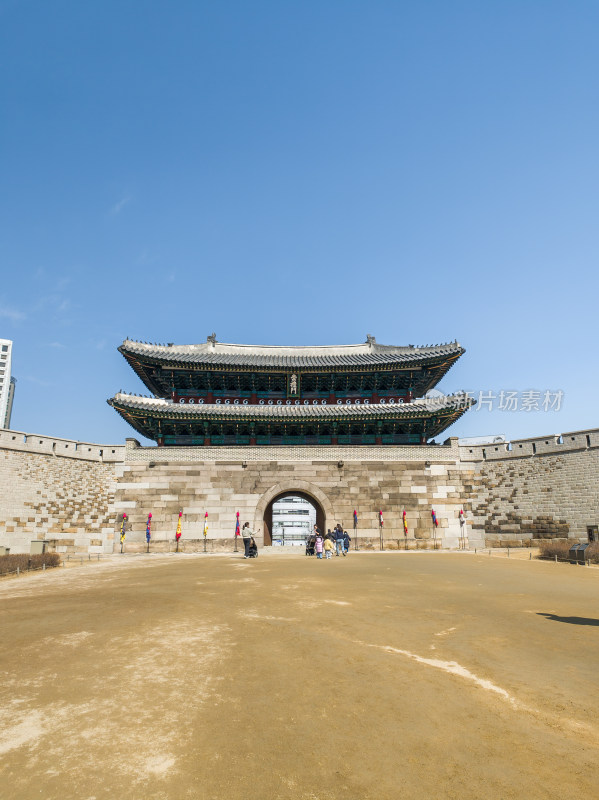 蓝天下的韩国首尔崇礼门南大门