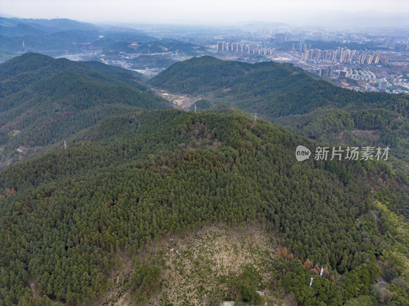 湖南湘西大山中的城市航拍摄影图