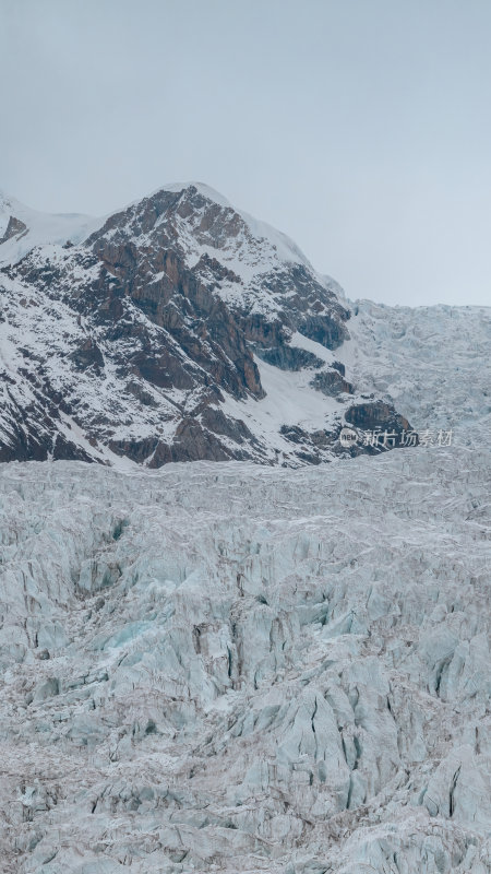 西藏那曲地区布加雪山冰川冰湖高空航拍