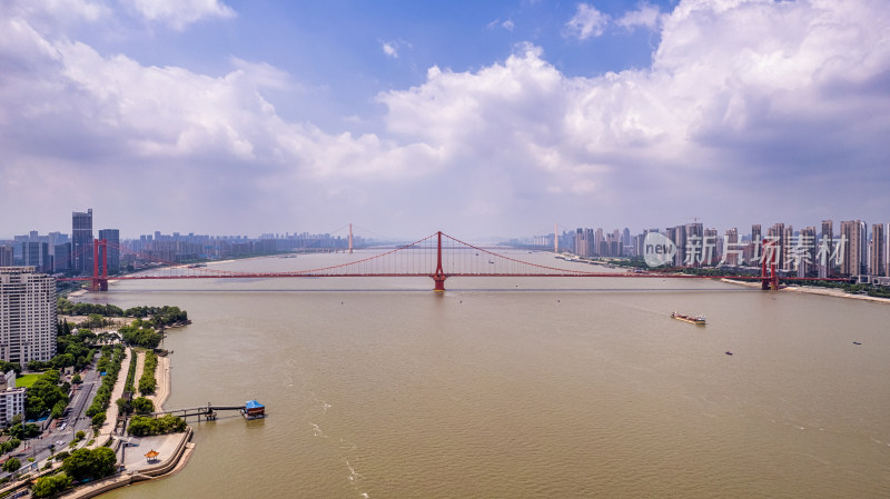 武汉鹦鹉洲长江大桥远景