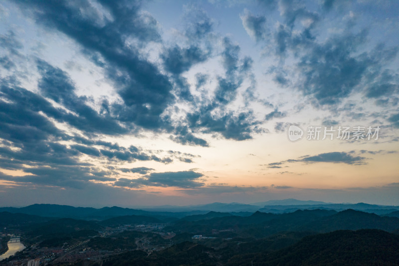 城市夜幕降临晚霞夕阳航拍