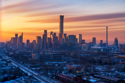 北京国贸CBD中国尊冬季雪后黄昏夕阳光影