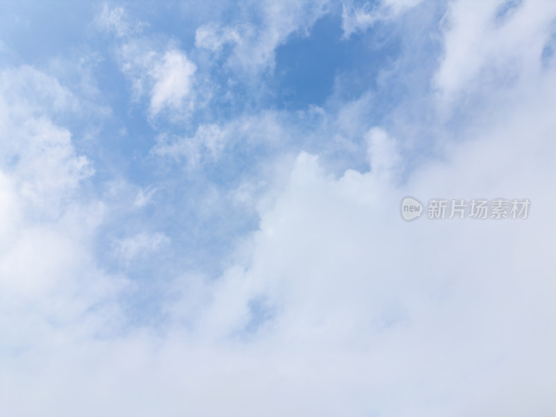 无人机高空航拍的天空